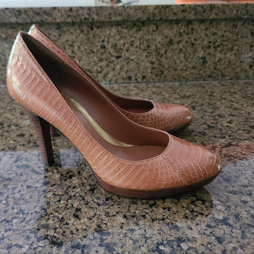 NWOB LAUREN  Ralph Lauren “Maria” Leather Platform Pumps Polo Tan 7.5 B